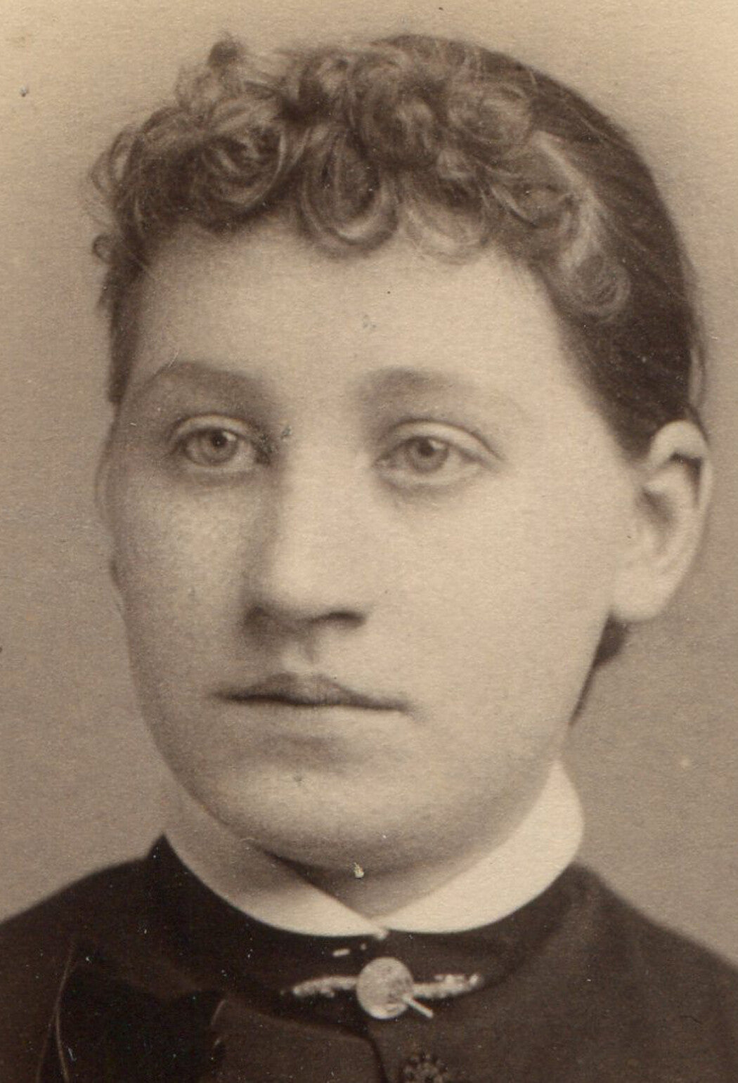 WOMAN WITH PIN CURL BANGS. CDV. JAMESTOWN, N.Y.