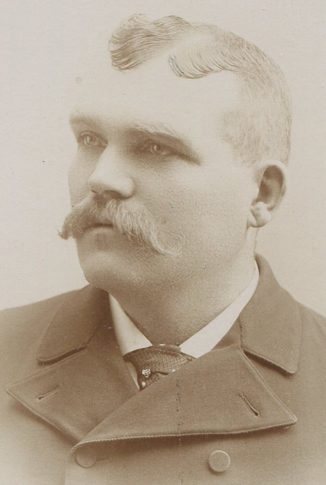 MAN W/DEEP SET EYES, BIG MUSTACHE. CABINET CARD. MILWAUKEE, WIS.