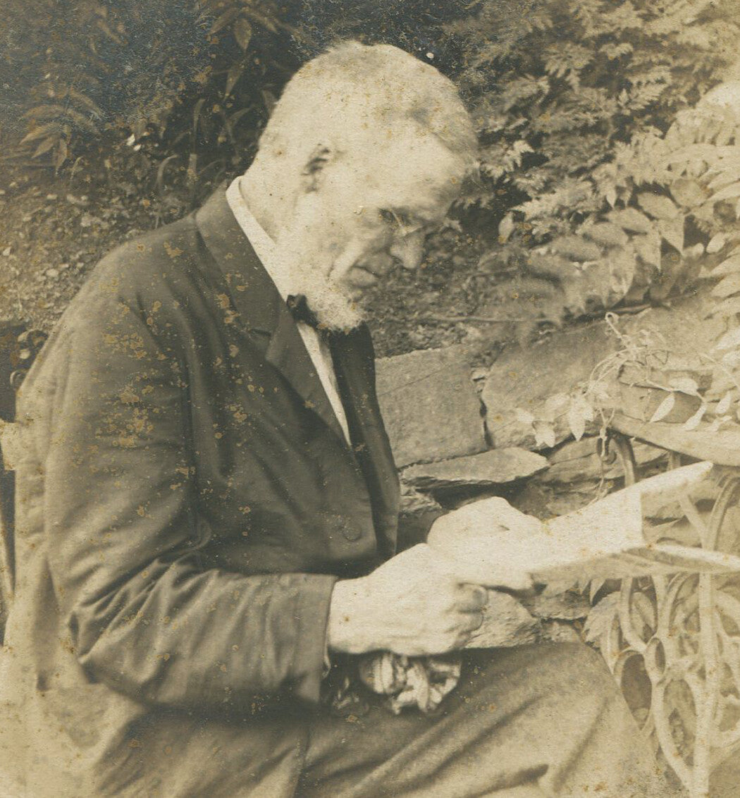 BESPECTACLED OLD MAN READING A LETTER. CABINET CARD.