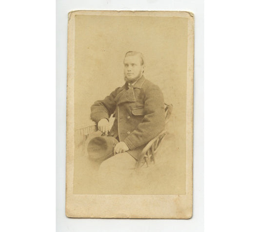 CDV STUDIO PORTRAIT MAN W/ BEARD + HAT IN HAND