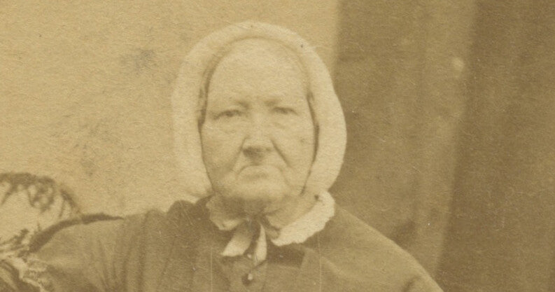 STUDIO PORTRAIT  OLDER LADY W/ BONNET CDV PHOTO