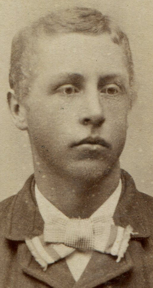 BLANK, LONG FACED YOUNG MAN. FANCY TIE. CDV. ALLENTOWN, PA.
