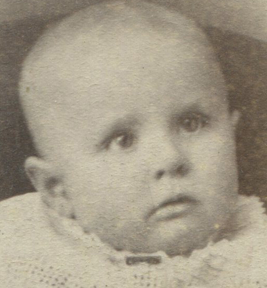 BABY WITH A PERFECT DOME. CDV. PEORIA, ILL. UNIQUE MAKER MARK.