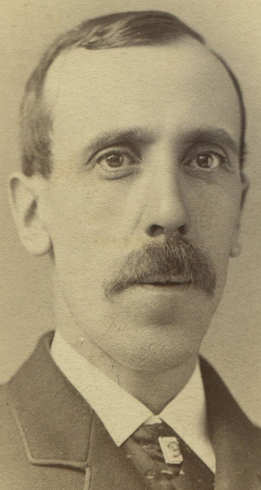 LONG FACED MAN W/ MUSTACHE, SURPRISED EXPRESSION. CDV.