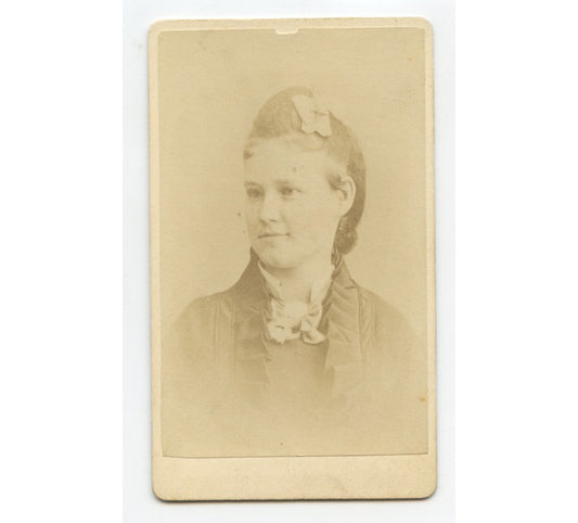 LADY FROM PHILLY, PA, CDV STUDIO PORTRAIT BY ISAAC