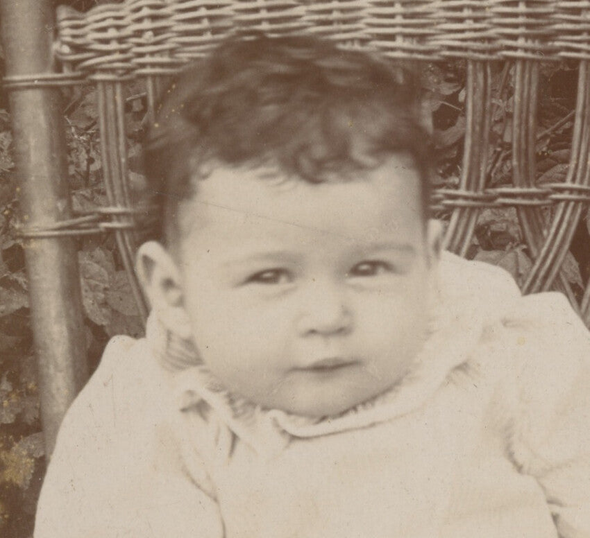 OUTDOOR PHOTO, CUTE CHILD IN ROCKING CHAIR