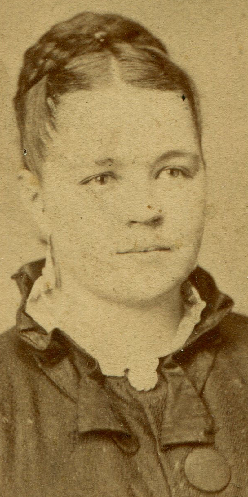 WOMAN W/ EARRINGS. CDV BY W.H. TIPTON. GETTYSBURG, PA.