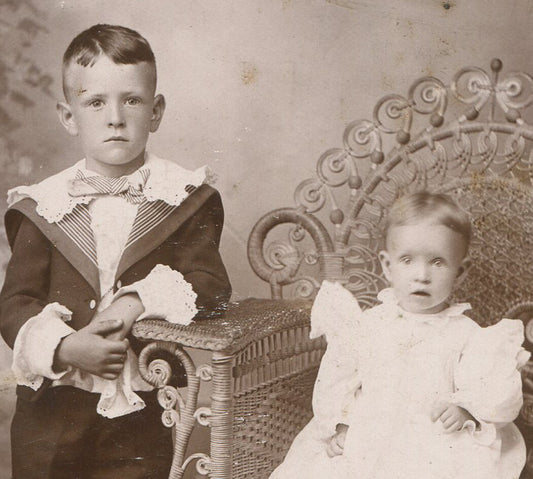 YOUNG SIBLINGS POSED IN FANCY OUTFITS. CABINET CARD. BELLEVERNON, PA.