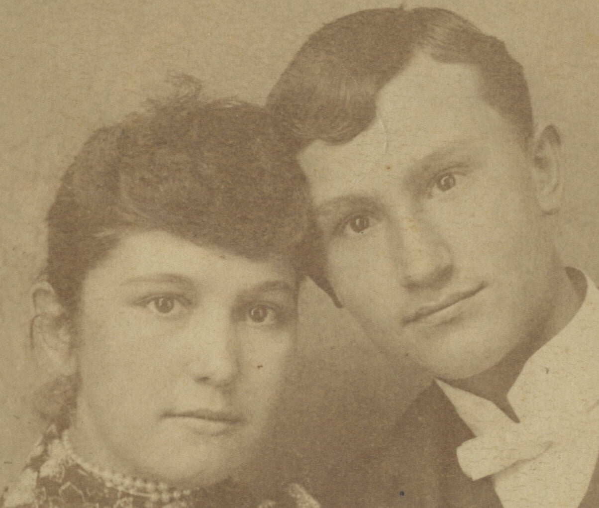 FROM EUREKA SPRINGS, ARK, PHOTO MAN + WIFE, INFO ON BACK