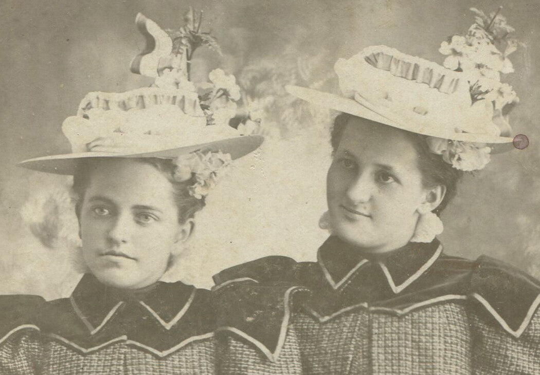YOUNG WOMEN IN OUTLANDISH HATS, MATCHING DRESSES. 1900.