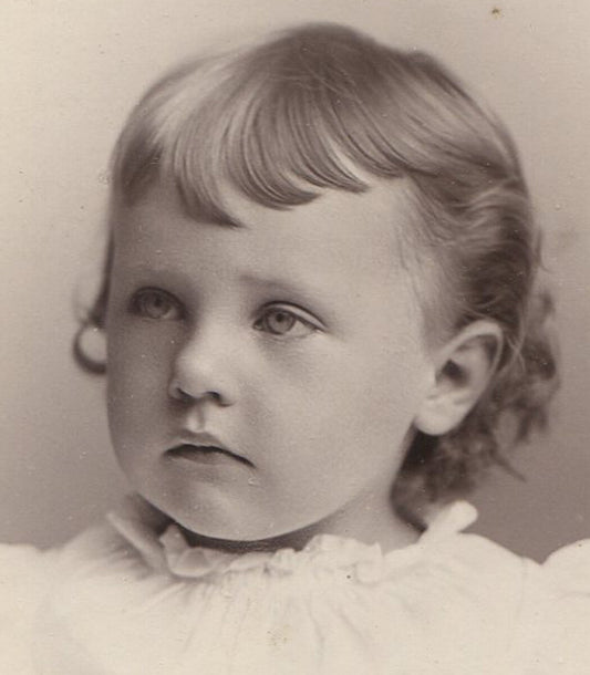 BABY WITH TOTALLY BORED EXPRESSION. CABINET CARD. CHICAGO, ILL.