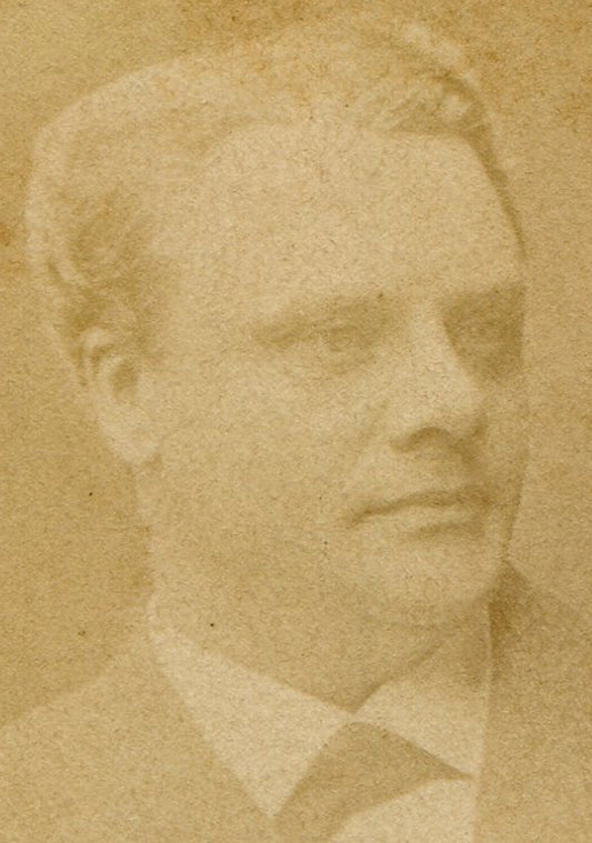 CON MAN IN TRAINING, RELAXED POSE. CDV.