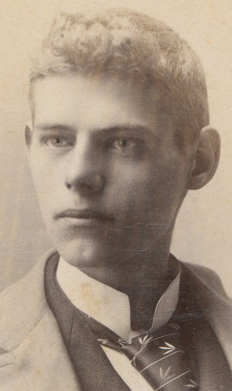 YOUNG MAN , CANNABIS PRINT TIE. CABINET CARD. LANCASTER, PA.