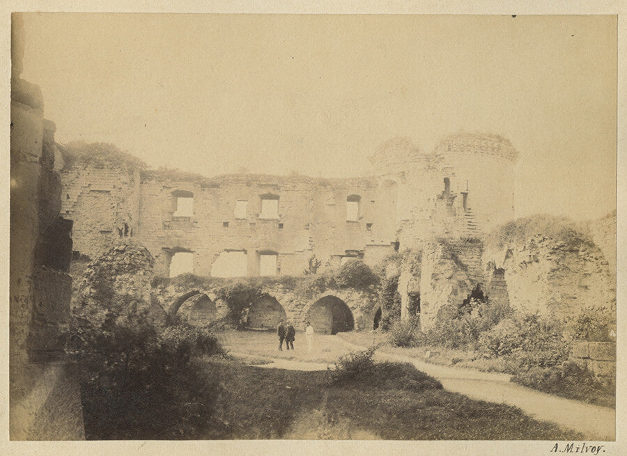 VINT ALBUMEN,  CHATEAU DE COUCY COUR INTERIEURE, ARCHITECTURE/RUINS