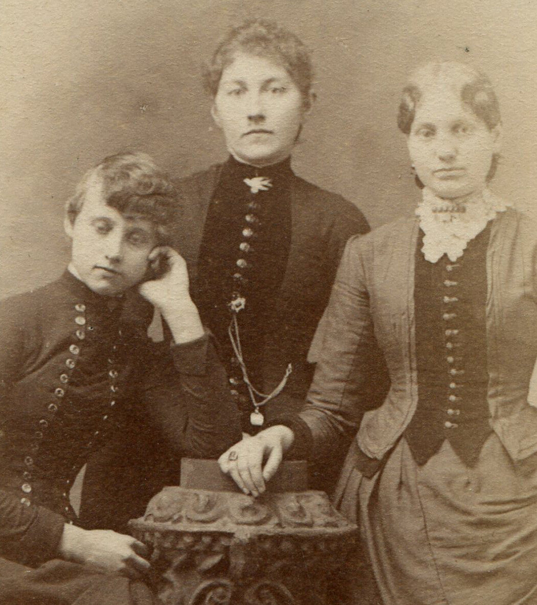MOTHER W/ TWO DAUGHTERS. VERY UNIQUE POSE. CDV.