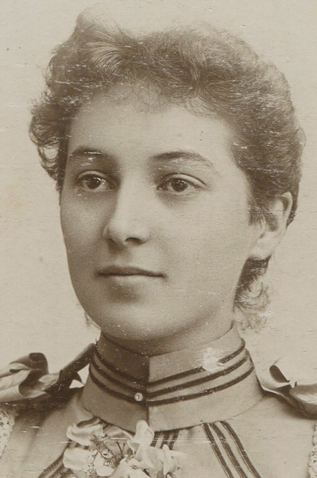 WOMAN IN VERY UGLY DRESS. CABINET CARD. WAVRELY, N.Y.