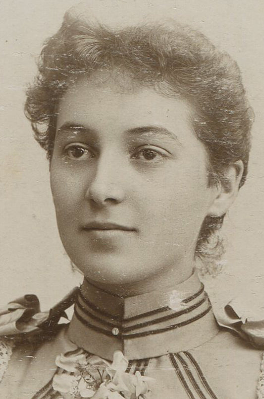 WOMAN IN VERY UGLY DRESS. CABINET CARD. WAVRELY, N.Y.