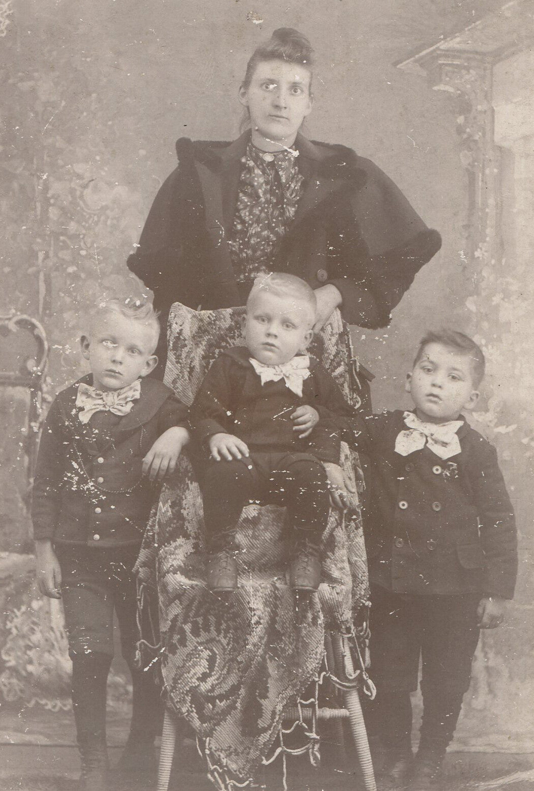 TIRED MOTHER W/ THREE YOUNG SONS. CABINET CARD.