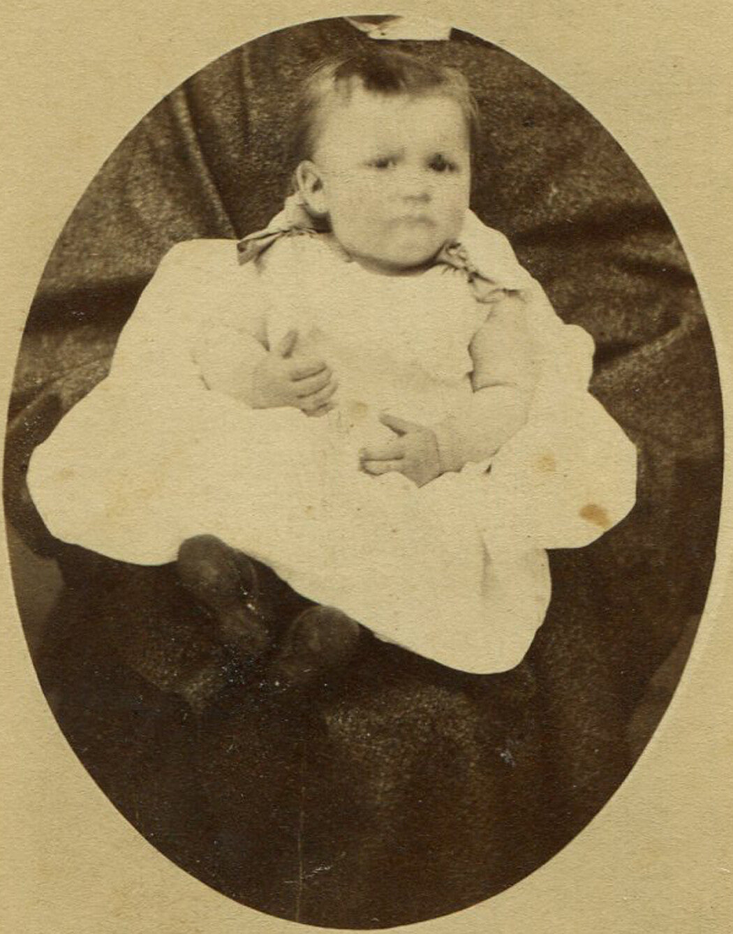 BABY, GRIMACING, HIDDEN MOTHER. CDV. MAHANOY CITY, PA.