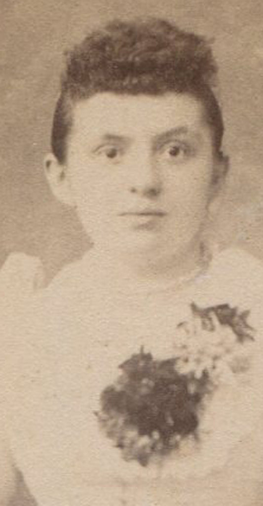 WOMAN, WHITE DRESS, UGLY CORSAGE, FEATHER FAN. CABINET CARD. DETROIT, MICHIGAN.