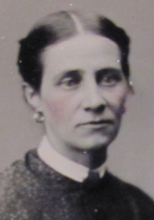 WOMAN IN EARRINGS, SEATED POSE. TINTED 6TH PLATE TINTYPE, HALF CASE.