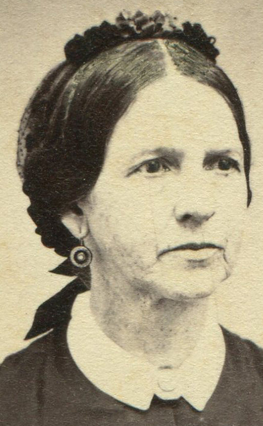 WOMAN W/ROUND EARRINGS. CDV. SARATOGA, N.Y.