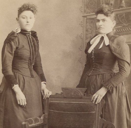 YOUNG WOMEN POSED AT ORNATE CHAIR. CABINET CARD, PAINTED BACKGROUND. WAYNE, NAB.