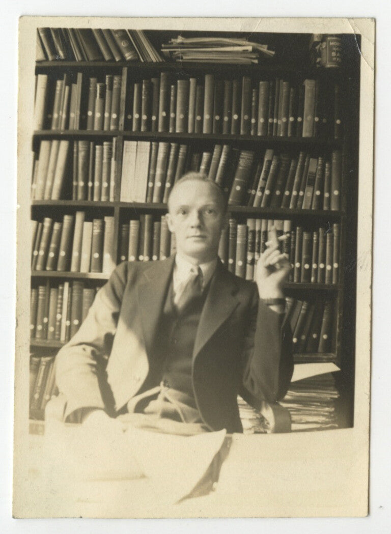 1920S WELL DRESSED LAWYER W/ CIGAR + MANY BOOKS - VINT PHOTO