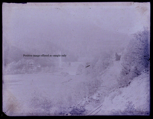 VICTORIAN HOTEL IN RURAL VALLEY. GLASS PLATE NEGATIVE, 8.5 X 6.5 INCHES.