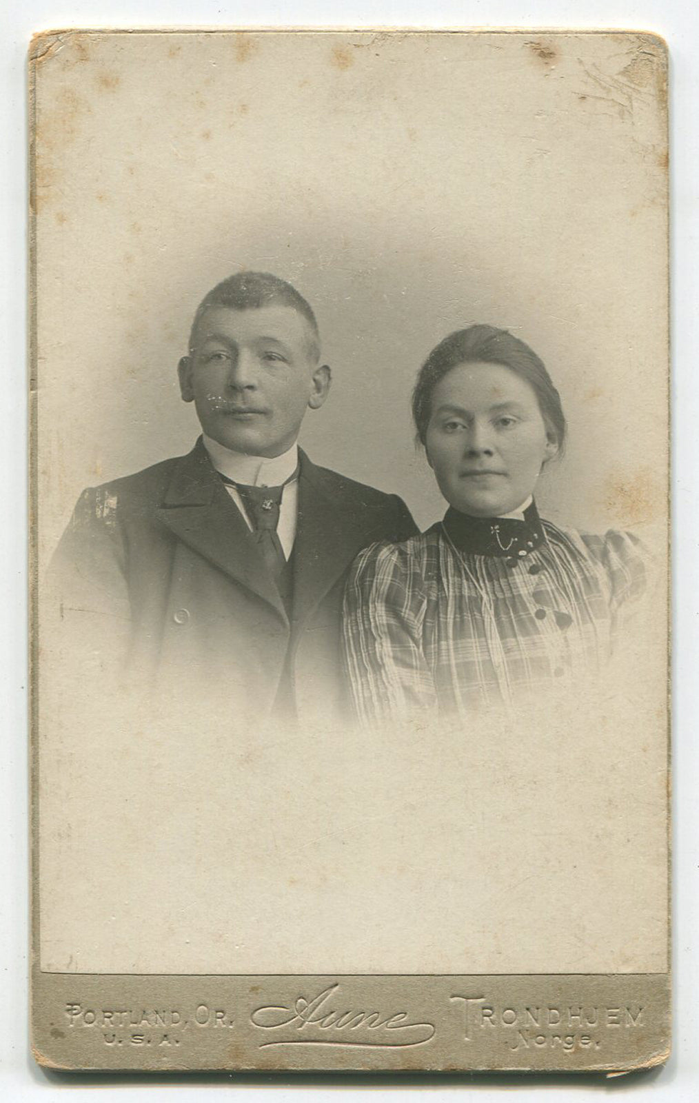 TIRED LOOKING COUPLE. CDV. PORTLAND, OREGON.