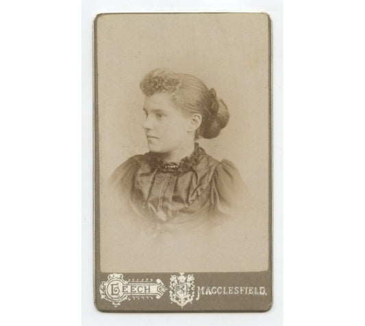 CDV STUDIO PORTRAIT LADY FROM MACCLESFIELD, CHESHIRE, ENGLAND, BY LEECH