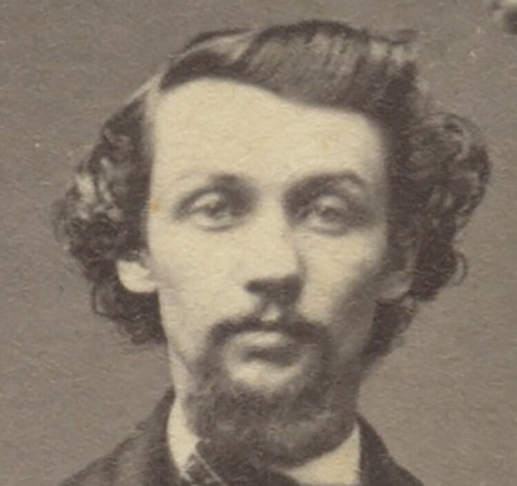 CDV STUDIO PORTRAIT MAN W/ NICE SUIT