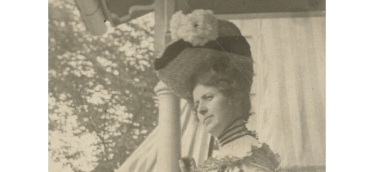 LADY W/ BEAUTIFUL HAT/DRESS OUTDOOR PHOTO ON PORCH