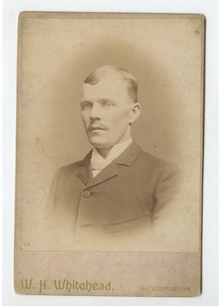 CAB CARD PHOTO MAN W/ NICE SUIT FROM MCKEESPORT, PA, BY WHITEHEAD, GRAPHIC BACK