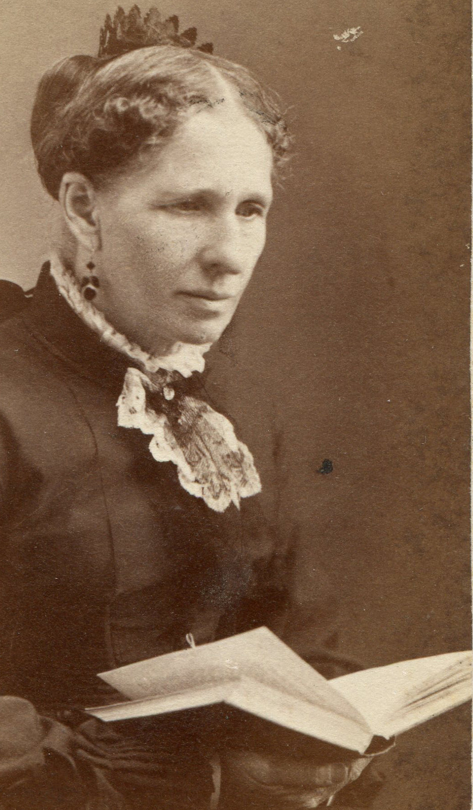 BLIND WOMAN POSED HOLDING A BOOK. CDV. ATHOL, MASS.