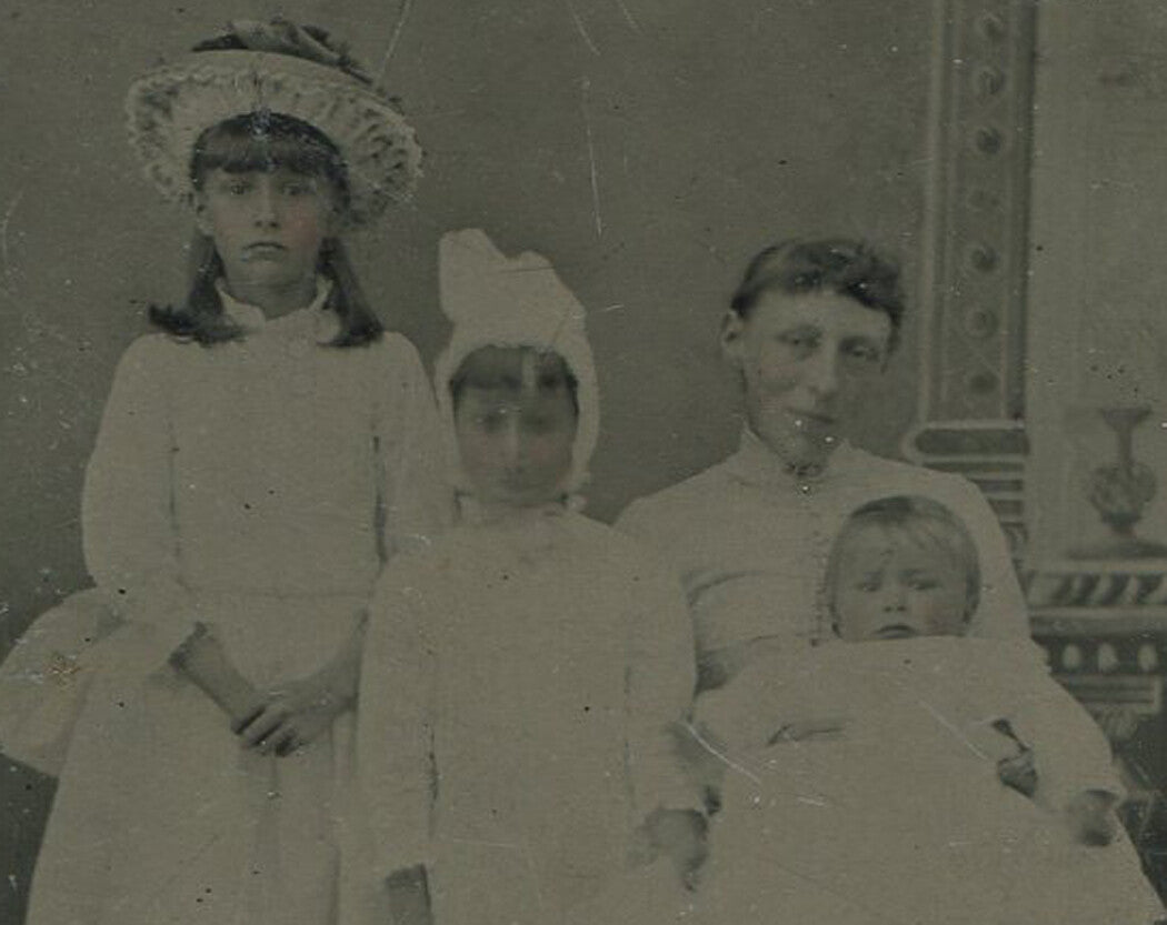 MOTHER WITH THREE CHILDREN, ALL IN WHITE. TINTED TINTYPE.