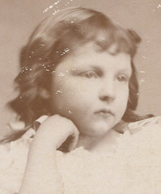 YOUNG GIRL POSED W/ HAND AT CHEEK. CABINET CARD. KIDDER, MISSOURI.