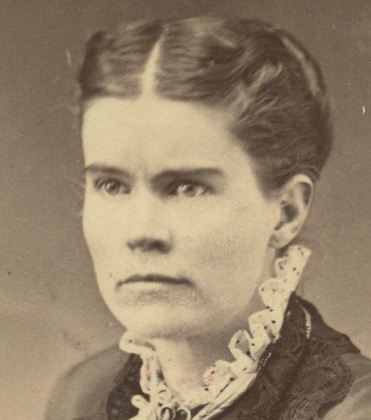 FROM MAYVILLE, NY, PHOTO LADY W/ PRETTY DRESS, RUFFLED COLLAR
