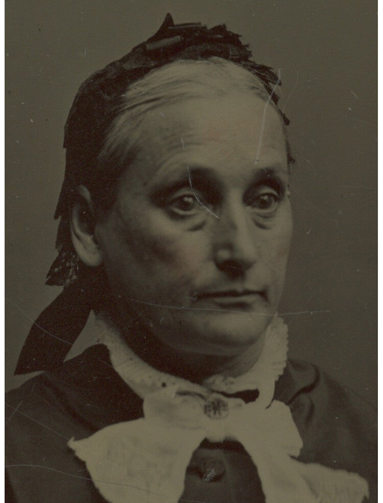 STUDIO PORTRAIT, OLDER LADY W/ PRETTY DRESS, 1/6 PLATE TINTYPE