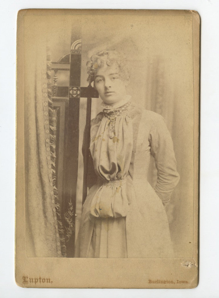 CAB CARD PORTRAIT OF LADY FROM BURLINGTON, IA, BY LUPTON, NAMED LIZZIE? 16 YRS