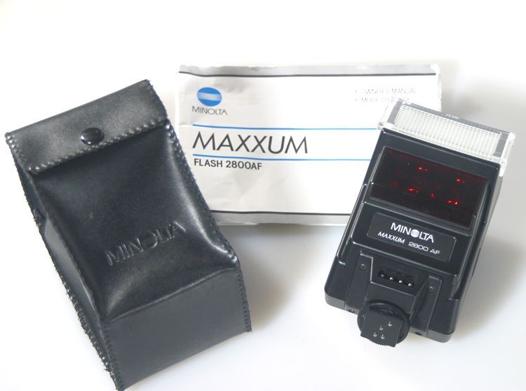 MINOLTA 2800 AF FLASH WITH CASE AND MANUAL