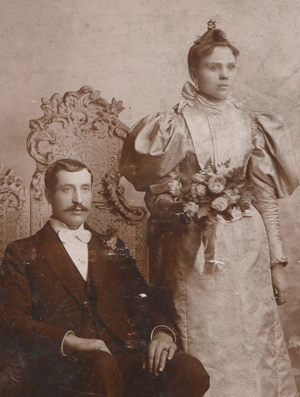 WEDDING COUPLE. WOMAN FLOWERS, POINTY HAIR FASHION. VERY ORNATE. CABINET CARD.