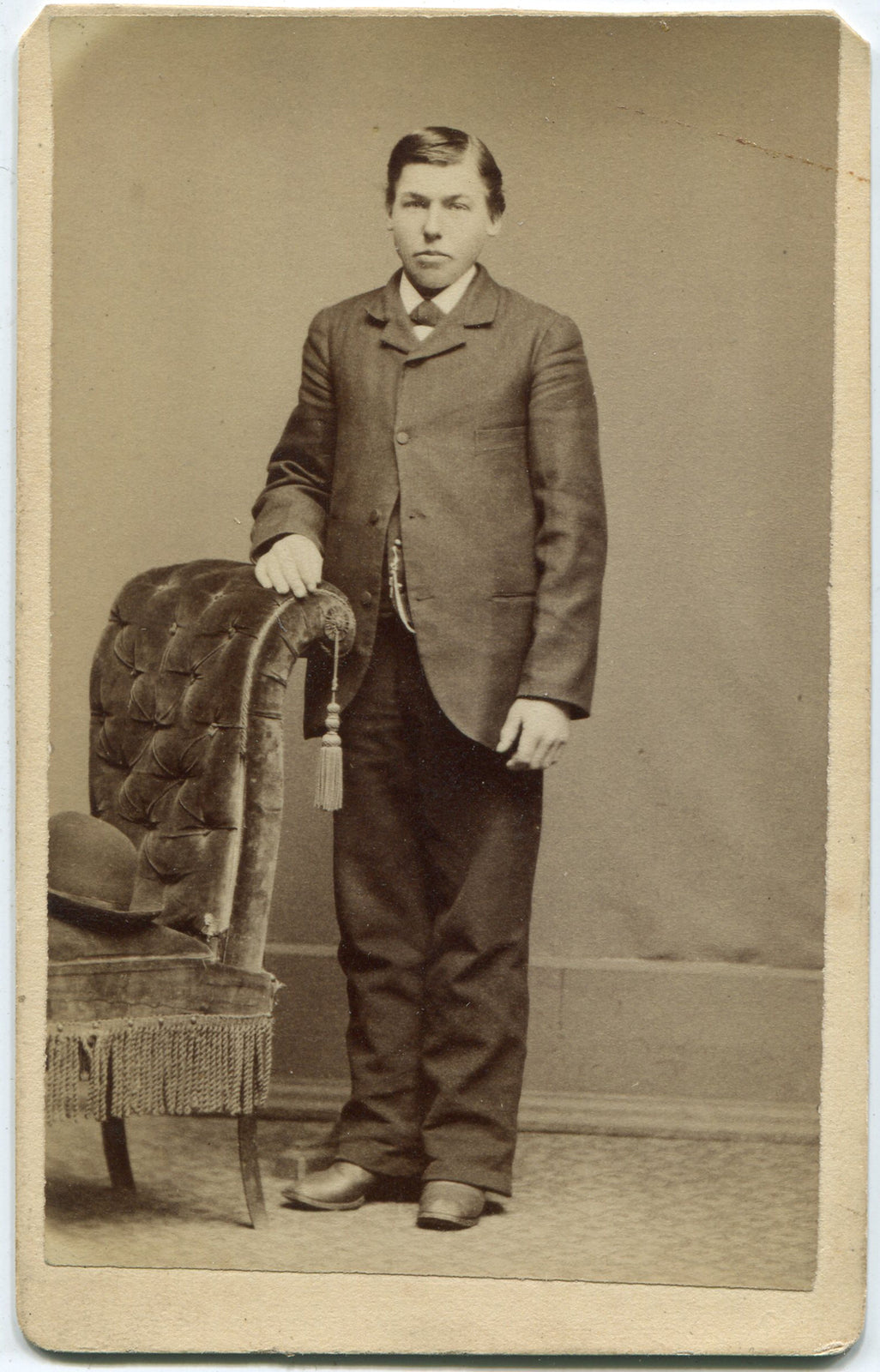 VERY YOUNG MAN IN SUIT AND TIE. CDV. WATERLOO, IOWA.
