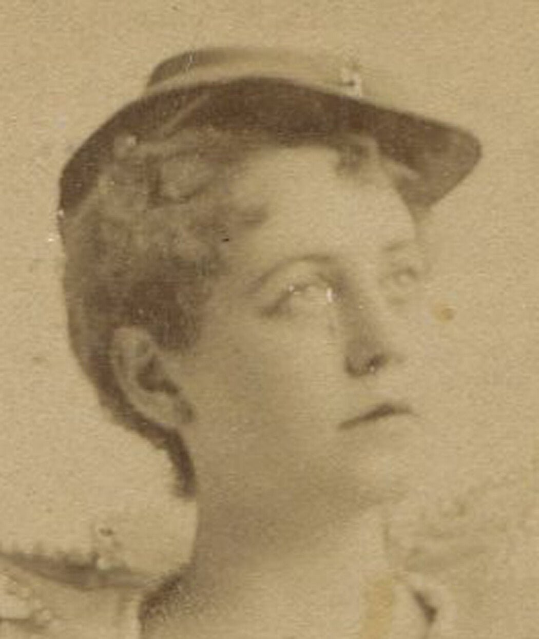 THEATRICAL, IRENE VERA IN COSTUME. CABINET CARD BY SARONY. N.Y.