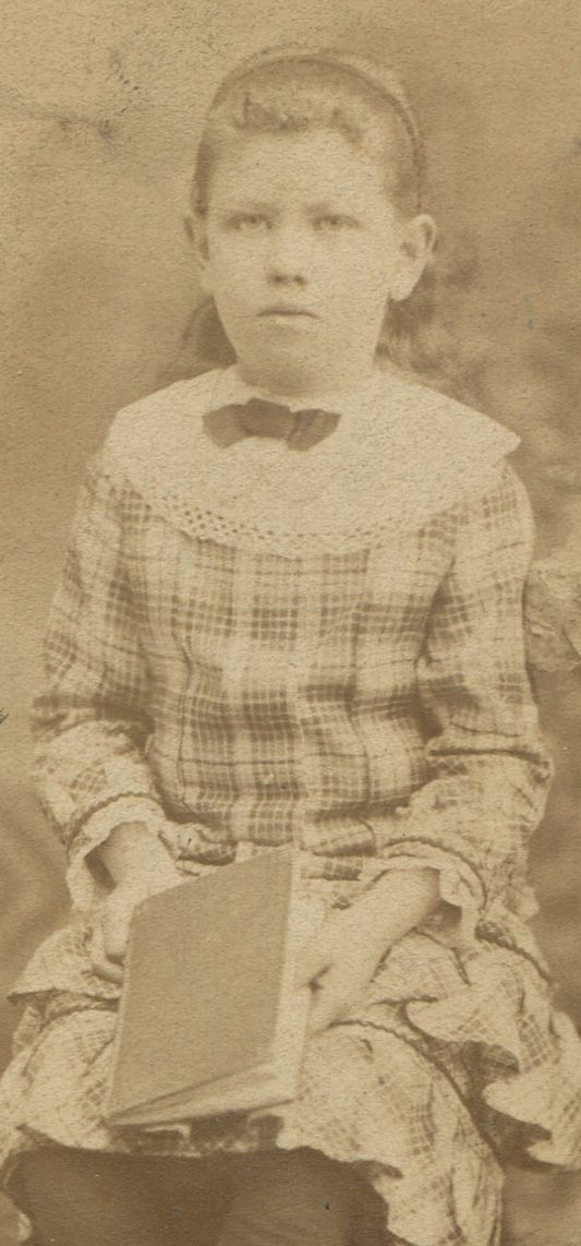 YOUNG GIRL, SEATED POSE, HOLDING BOOK. CABINET CARD. PHILADELPHIA, PA.