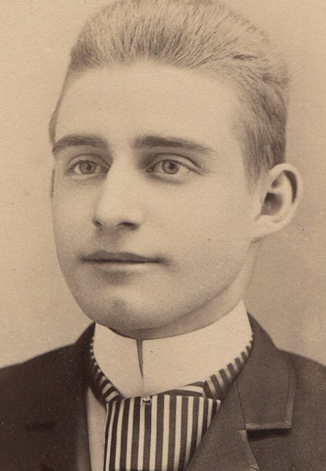 YOUNG MAN, STRONG NEANDERTHAL FEATURES, STRIPED TIE. CABINET CARD. ALTOONA, PA.