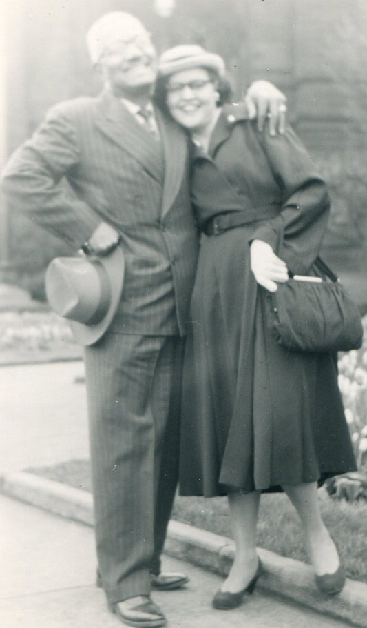 AFRICAN AMERICAN FAMILY SNAP SHOTS IN PERIOD RING FOLDER. 1950s.