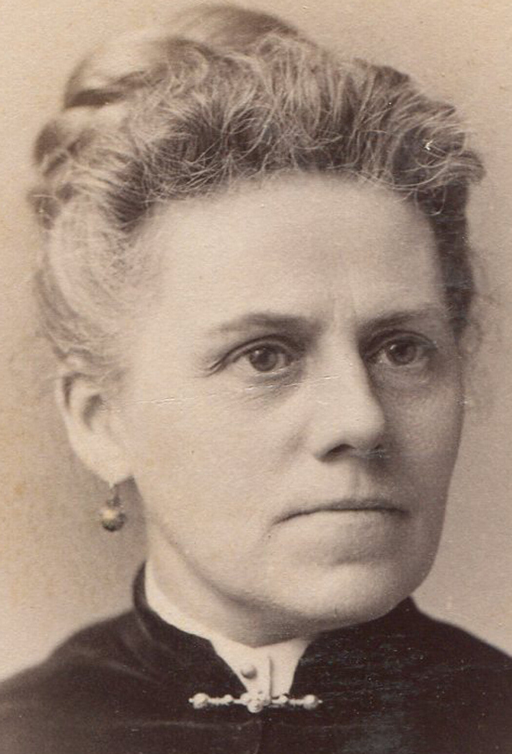 WOMAN, LOOKING LIKE A BOSS.  CABINET CARD. BY FREDRICKS, N.Y.