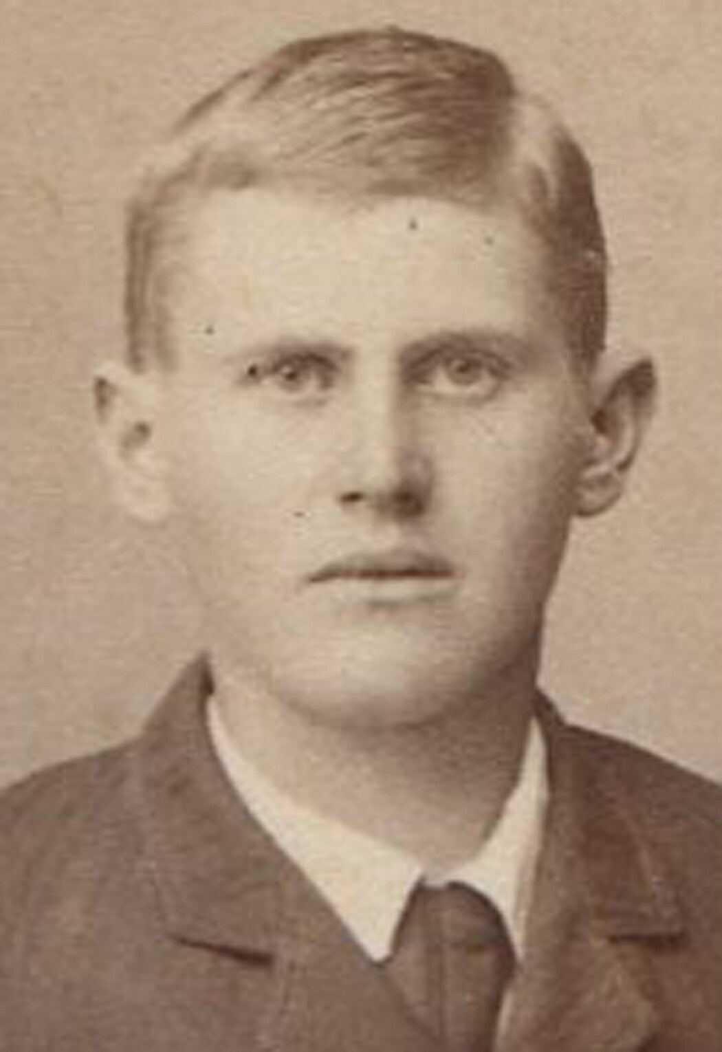 YOUNG MAN W/LARGE HEAD AND SMALL FACE. CABINET CARD. LYONS, IOWA.