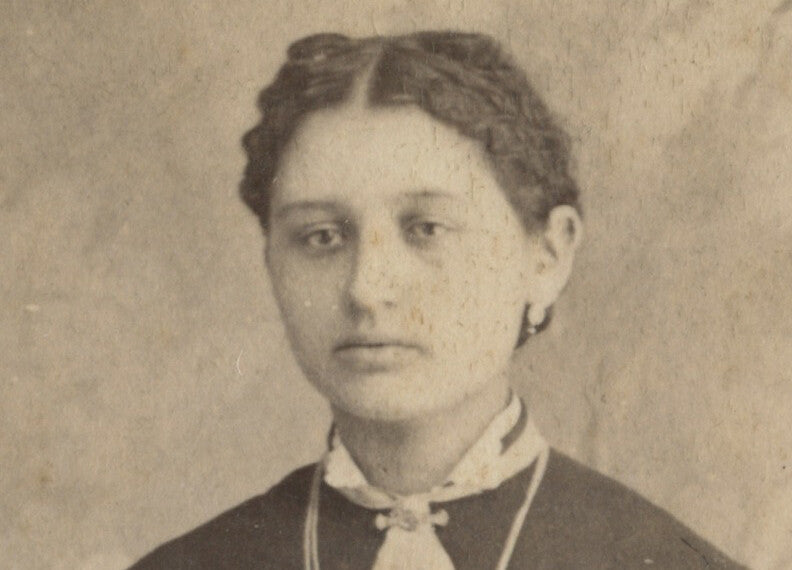 STUDIO PORTRAIT, LADY W/ PRETTY DRESS